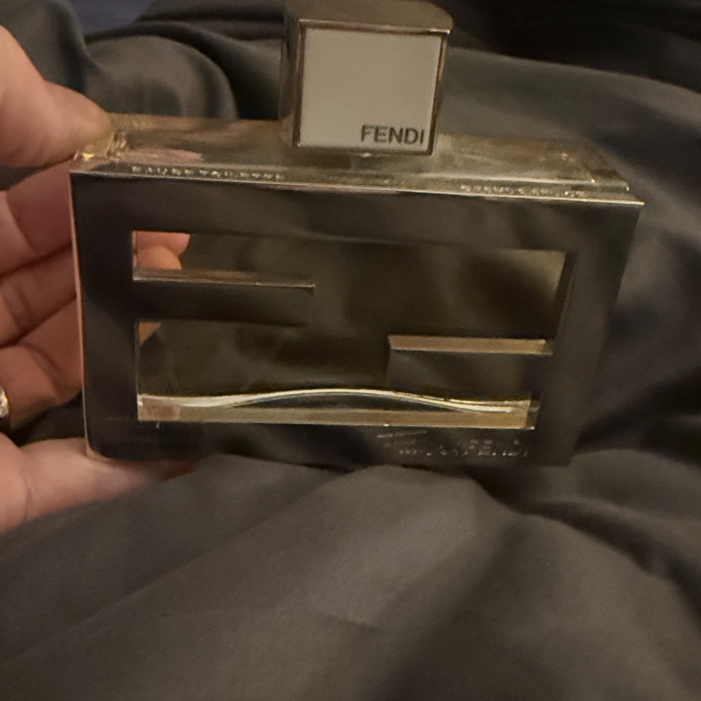 Fan di FENDI  Eau de toilette 2.5Fluid ounces. Tester used but -a lot left.